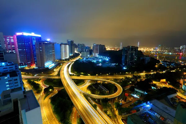 Highway i staden på natten — Stockfoto