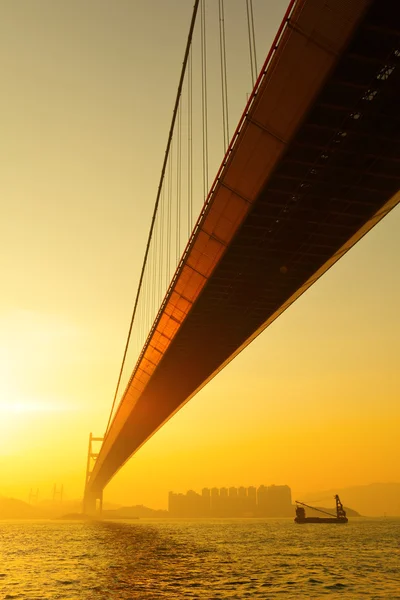 Tsing ma puente en la puesta del sol — Foto de Stock