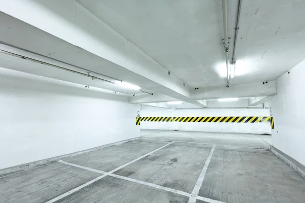 Parking w garażu — Zdjęcie stockowe