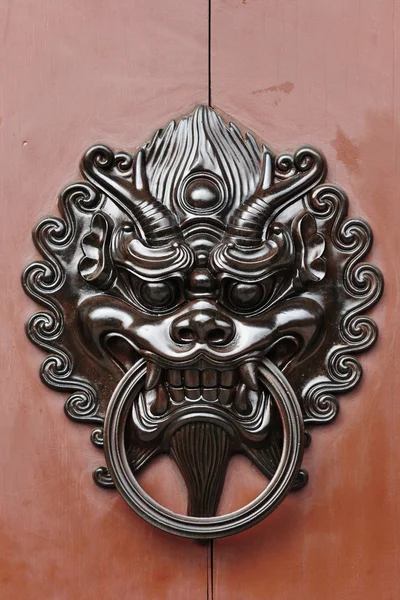 Serrure de porte lion style chinois — Photo