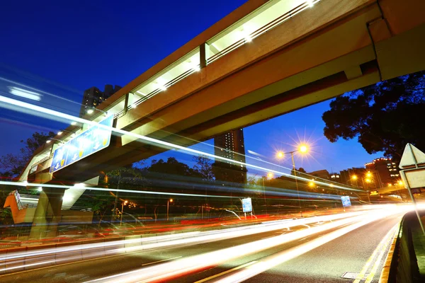 Ciudad urbana con luz de coche — Foto de Stock