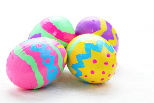 Çocuk boya renkli Paskalya yortusu yumurta — Stok fotoğraf