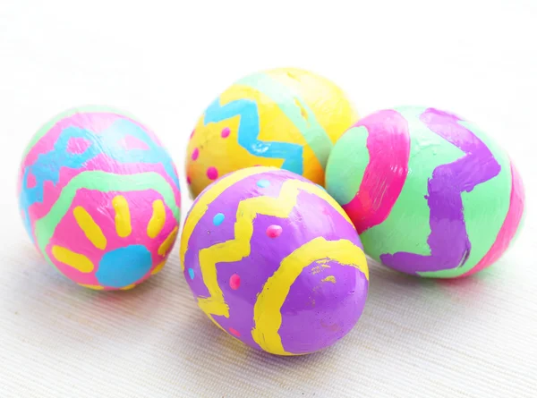 Цветное пасхальное яйцо — стоковое фото