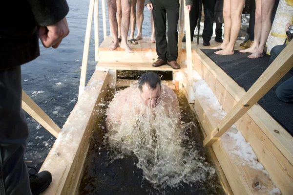 Bathing in the consecrated water of the river Daugava in Riga (L — Stock Photo, Image