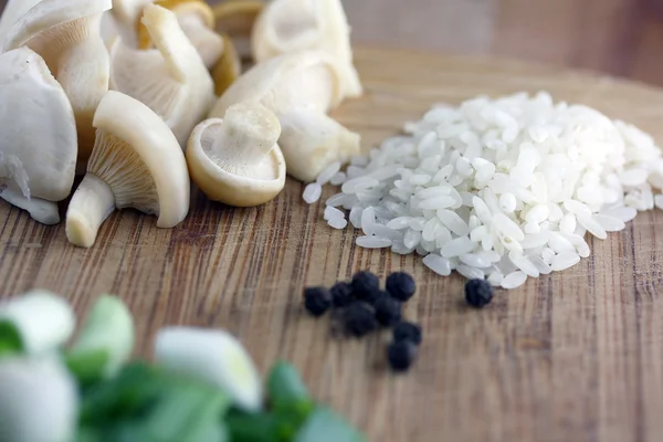 Cogumelos, cebola e arroz — Fotografia de Stock