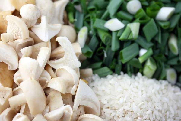 Cogumelos, cebola e arroz — Fotografia de Stock