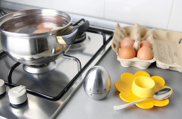Eier kochen — Stockfoto