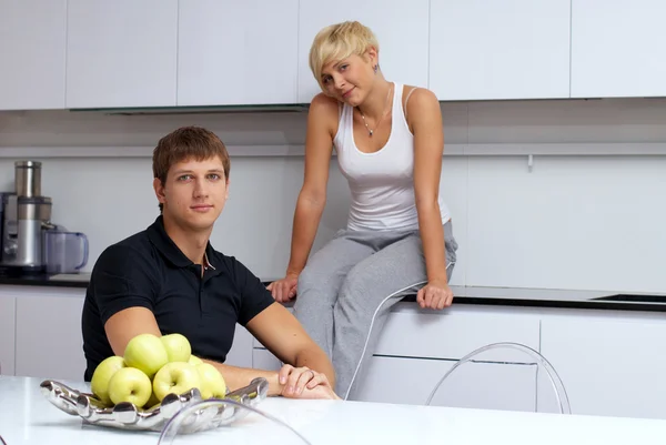 stock image Happy couple posing in the kitchen