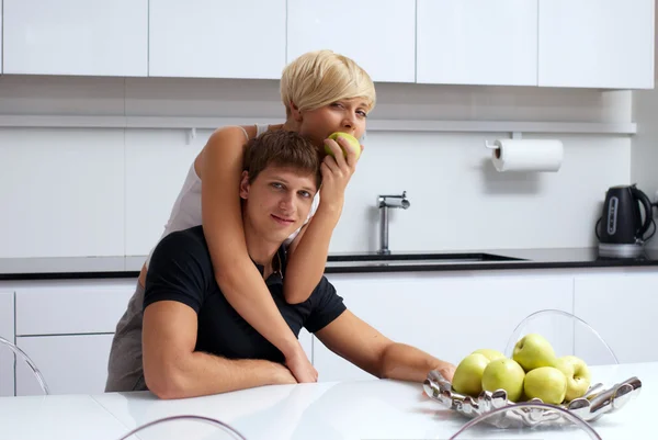 stock image Happy couple posing in the kitchen