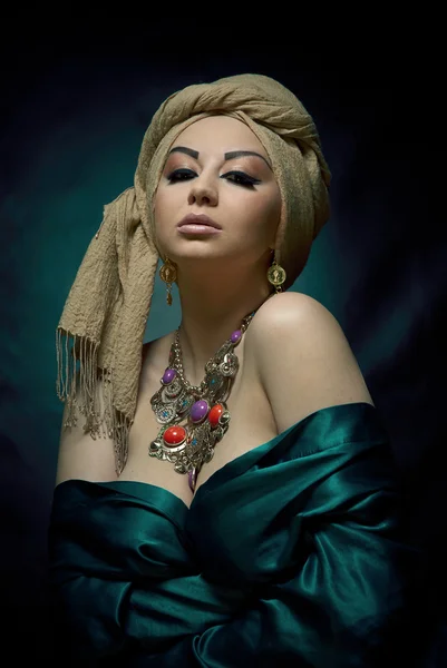 Πορτρέτο του μια όμορφη κοπέλα Αραβικά — Φωτογραφία Αρχείου