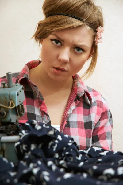 Woman seamstress posing near sewing machine — Stock Photo, Image