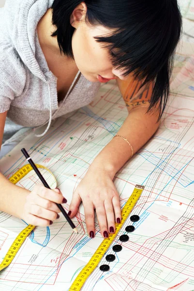 stock image Young seamstress measuring distance