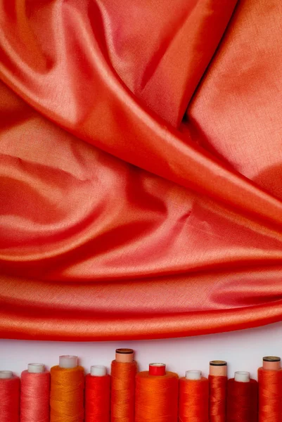 Gekleurde spoelkokers en silk — Stockfoto