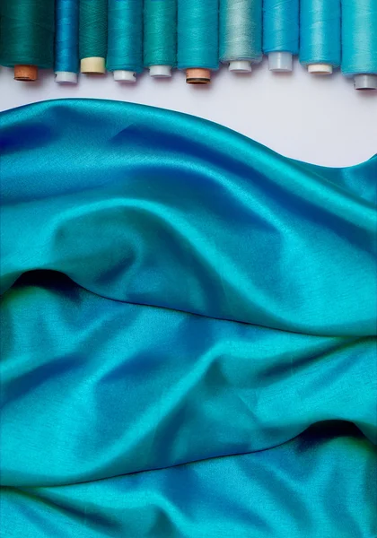 Gekleurde spoelkokers en silk — Stockfoto
