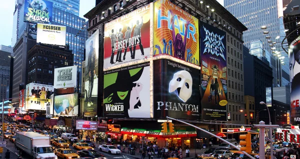 Broadway mutat hirdetés — Stock Fotó
