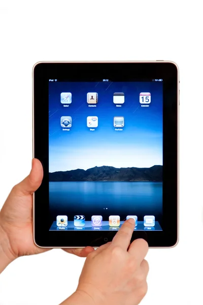 IPad tablet computer user hands — Stock Photo, Image