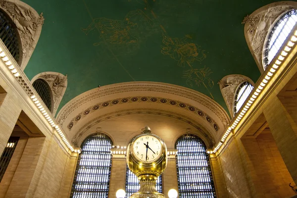 Reloj en Grand Central Estación de Tren — Foto de Stock