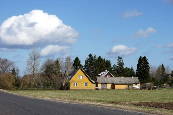 Estrada e a casa — Fotografia de Stock