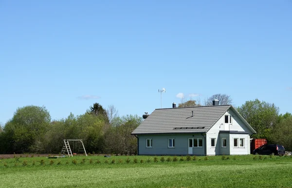 A ház és a mező — Stock Fotó