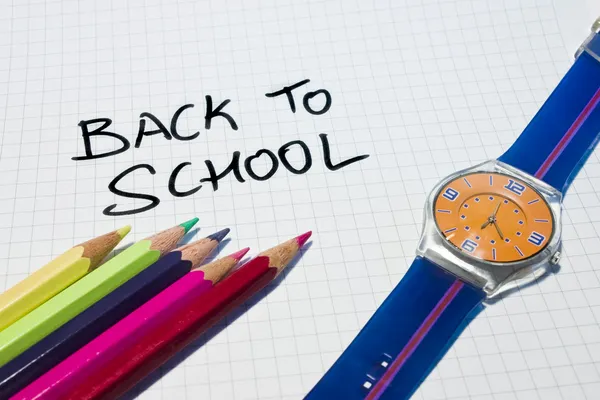Je čas vrátit se do školy. — Stock fotografie
