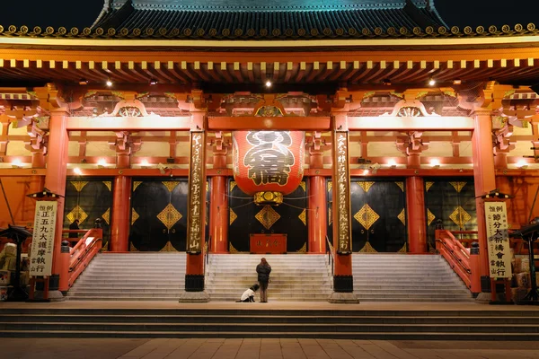 Храм Асакуса ночью — стоковое фото
