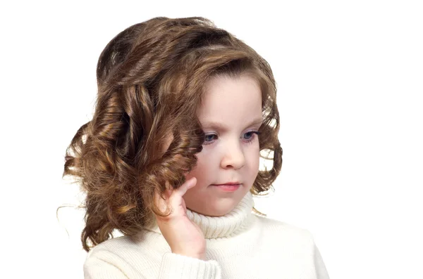 Göndör haja gyönyörű kislány. — Stock Fotó
