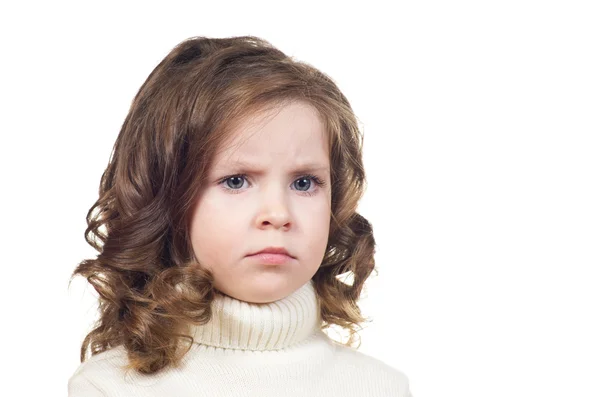Красивая маленькая девочка с вьющимися волосами . — стоковое фото