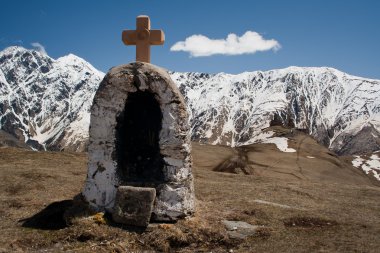 cmind sameba yanında bir Hıristiyan kilise