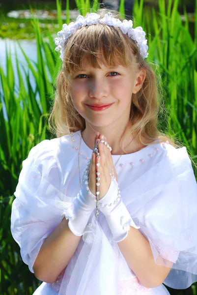 Fille allant à la première sainte communion — Photo