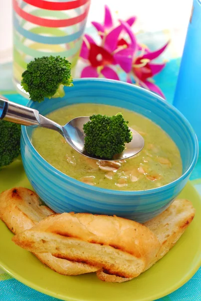 Broccoli soep met amandelen — Stockfoto
