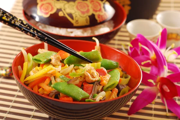 Oriental chicken with vegetables — Stock Photo, Image