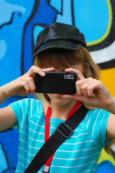 Young girl taking photo with mobile phone — Stock Photo, Image