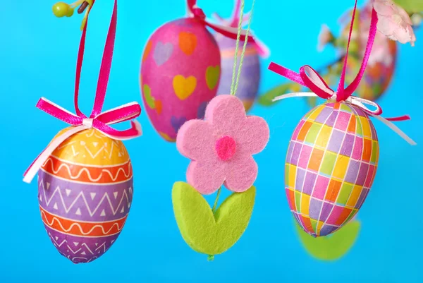 Paskalya yumurtaları asma dekorasyon — Stok fotoğraf