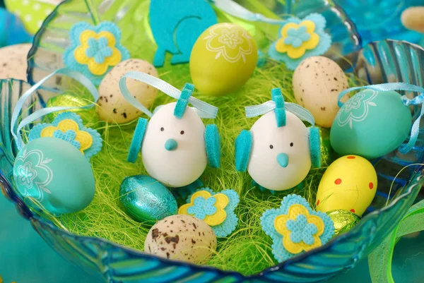 Bowl with easter decoration — Stock Photo, Image