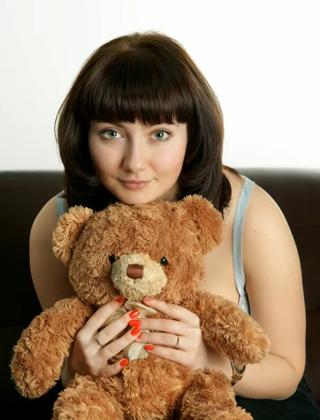 Дівчина з іграшковим ведмедиком дитина — стокове фото