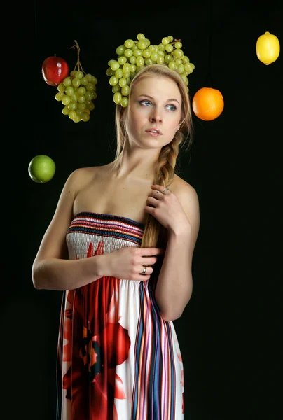 The beautiful girl with fruit — Stock Photo, Image