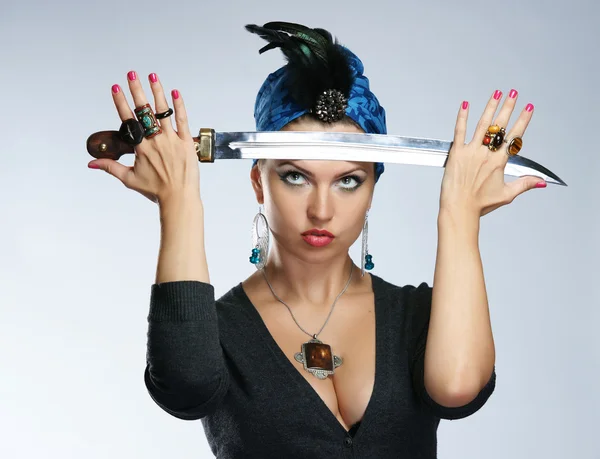 The girl in a turban with a dagger — Stock Photo, Image
