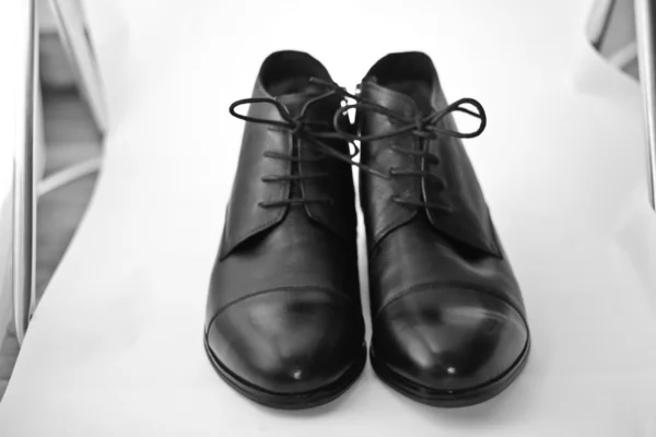 乌黑发亮的男人的鞋 — 图库照片