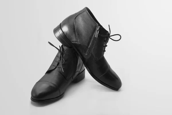 Svart glänsande mannens skor — Stockfoto