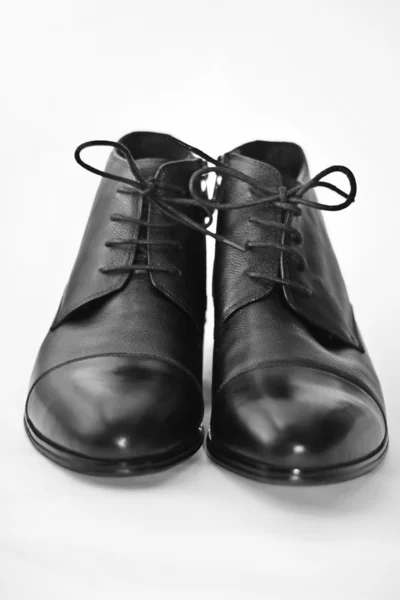 Chaussures homme noir brillant — Photo