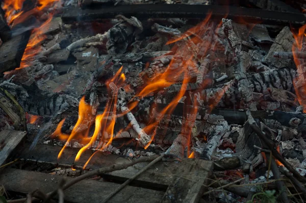 Yangın ve karbonlar — Stok fotoğraf