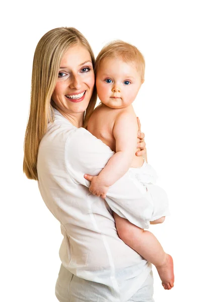 Matka gospodarstwa ładny dziewczyna niemowlę na białym tle — Zdjęcie stockowe