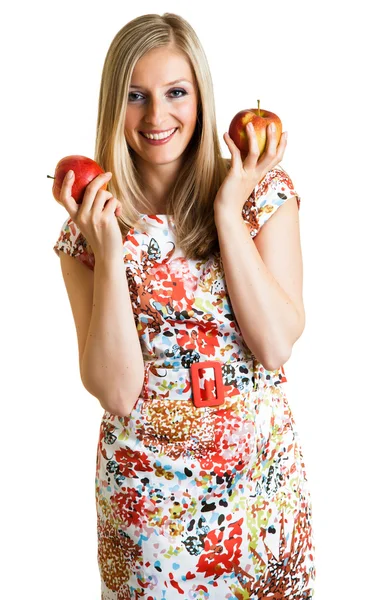 Красавица блондинка с яблоком изолированы на белом — стоковое фото