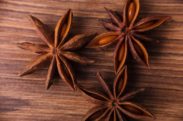 Closeup of cinnamon sticks and anise stars spices — Stock Photo, Image