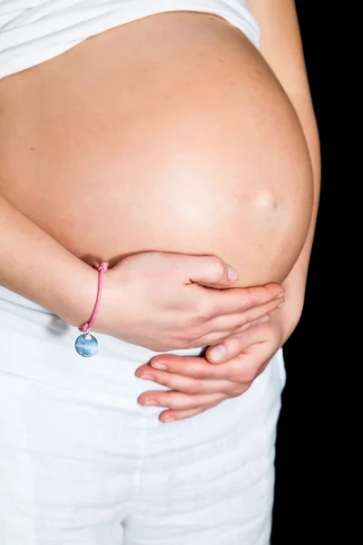 Mujer embarazada aislada en negro —  Fotos de Stock
