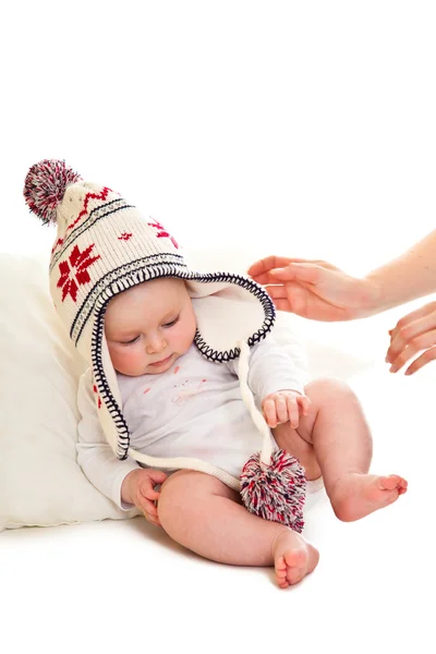 Izole üzerinde beyaz oturmak sevimli bebek kız learinging — Stok fotoğraf
