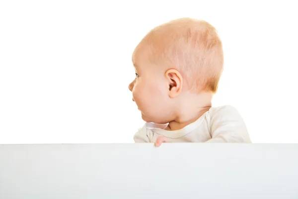 Aislado hermoso caucásico bebé detrás de pizarra blanca — Foto de Stock