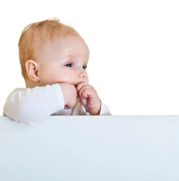 Aislado hermoso caucásico bebé detrás de pizarra blanca —  Fotos de Stock