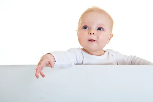 Kaukaski beaufiful na białym tle niemowlę noworodek za tablicy — Zdjęcie stockowe