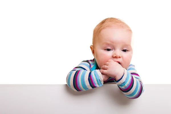 Kaukaski beaufiful na białym tle niemowlę noworodek za tablicy — Zdjęcie stockowe